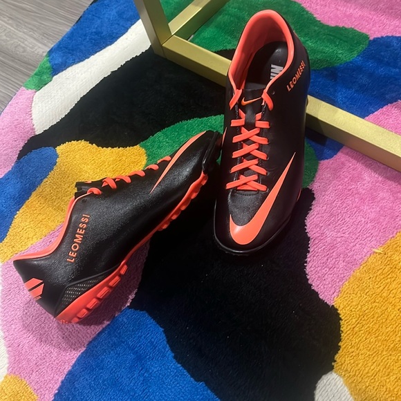 Gently used soccer shoes unisex 100% authentic designed by myself Nike Id - Picture 4 of 9